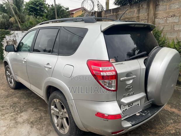Toyota RAV4 Limited 4dr SUV AWD (2.5L 4cyl 6A) 2014 Silver