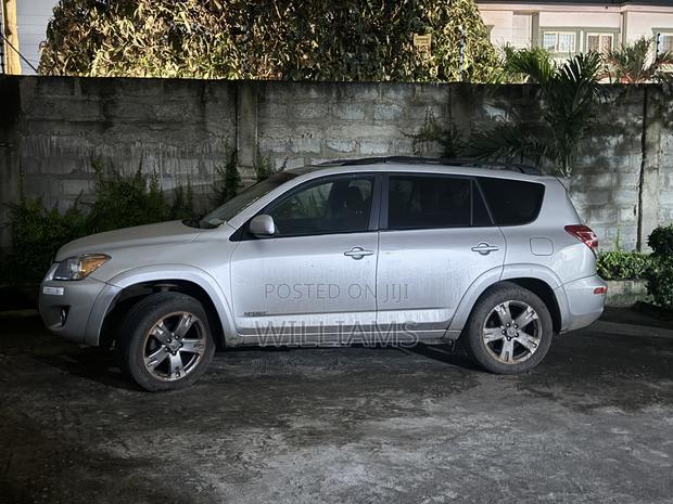Toyota RAV4 Limited 4dr SUV AWD (2.5L 4cyl 6A) 2014 Silver