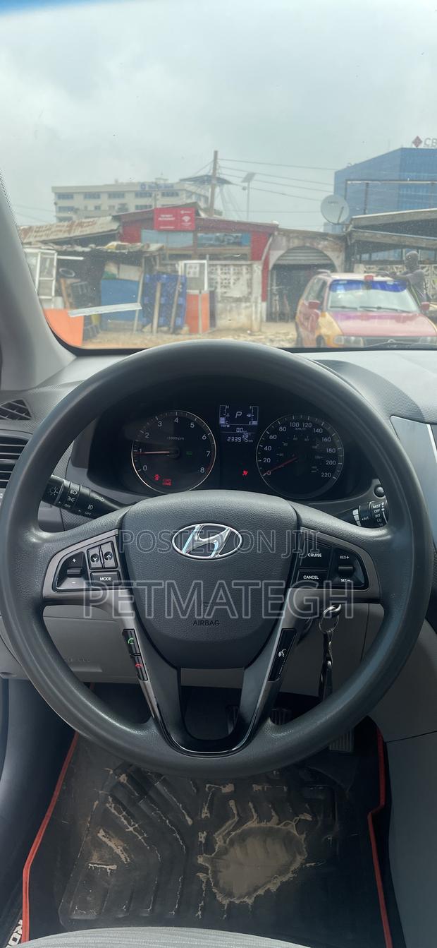 Hyundai Accent SE Sedan 2017 White