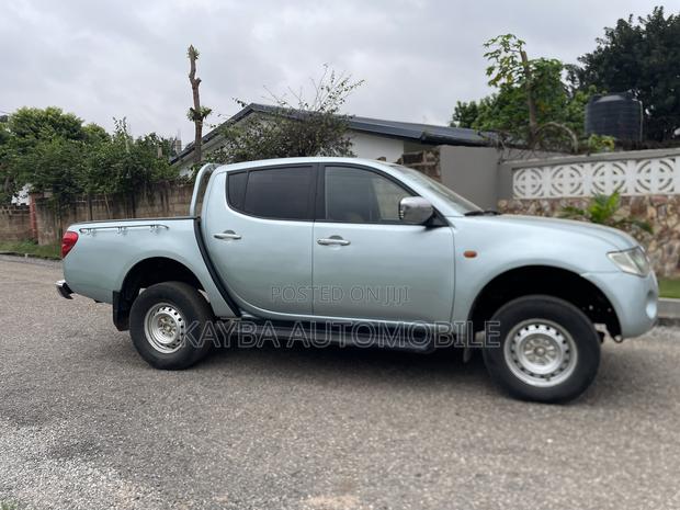Mitsubishi L200 2009 Blue