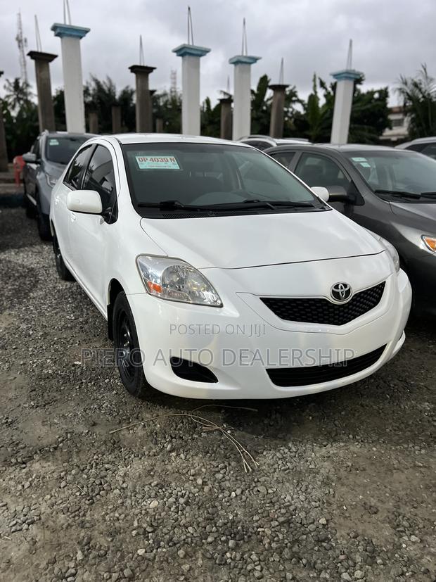 Toyota Yaris 2012 White