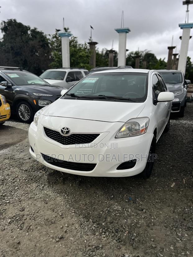 Toyota Yaris 2012 White