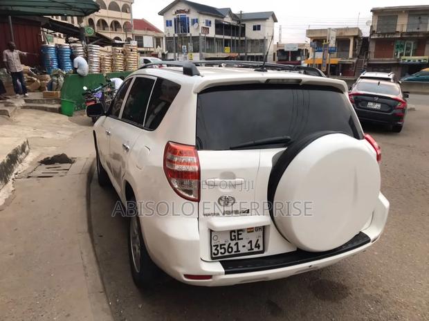 Toyota RAV4 2010 White