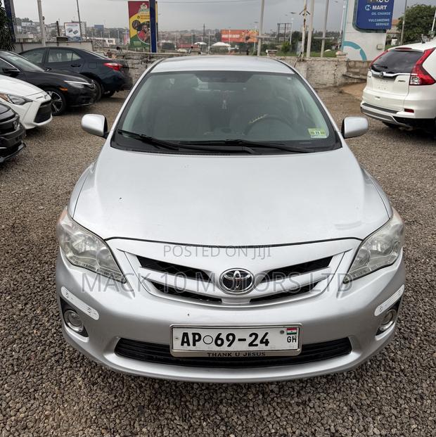 Toyota Corolla LE 4dr Sedan (1.8L 4cyl 4A) 2013 Silver