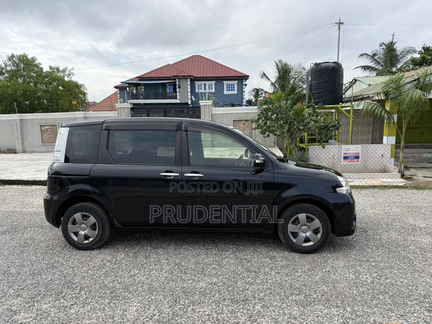Toyota Sienta 2014 Black