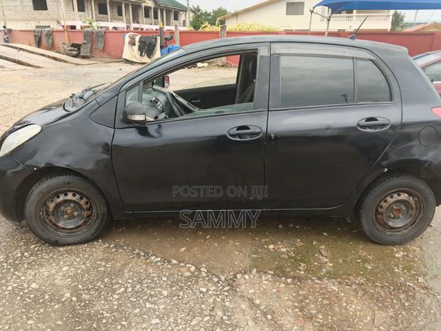 Toyota Vitz 2010 Black