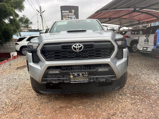 Toyota Tacoma TRD Sport Double Cab 4WD 5.0 ft. SB (Hybrid) 2025 Beige