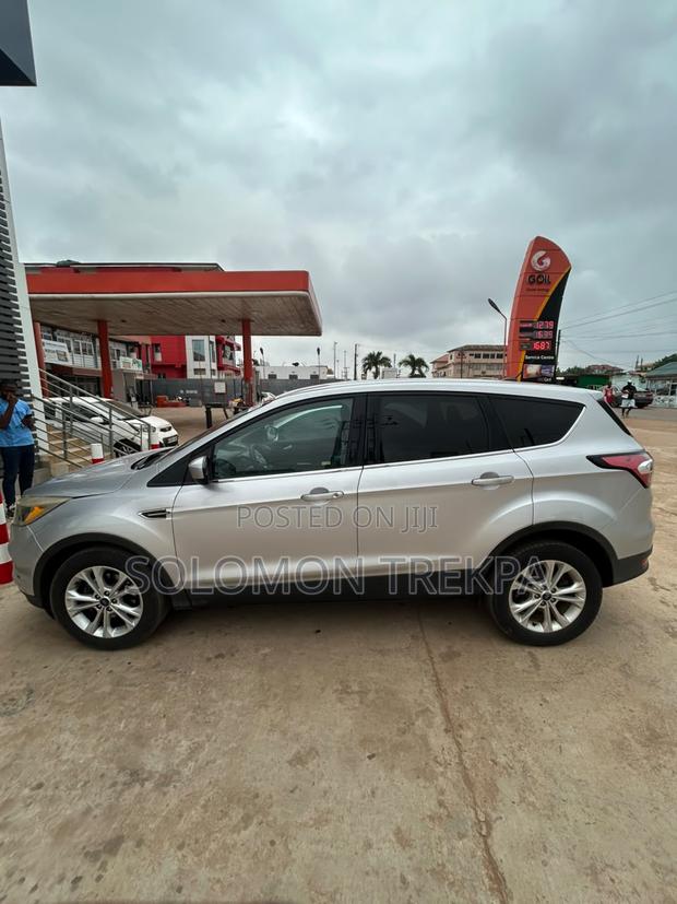 Ford Escape SE FWD 2017 Gray