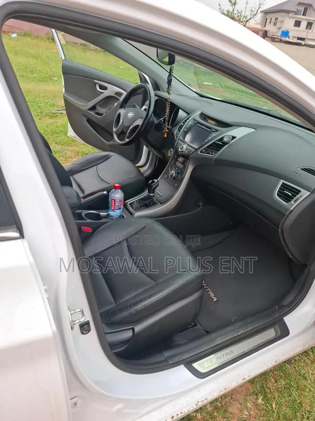 Hyundai Elantra Limited 4dr Sedan (1.8L 4cyl 6A) 2015 White