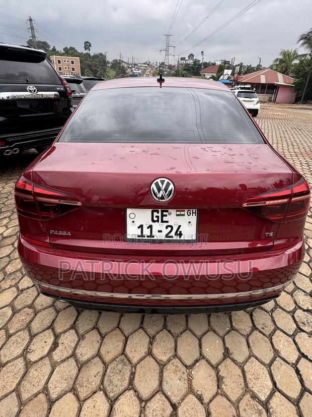 Volkswagen Passat 2017 Pink