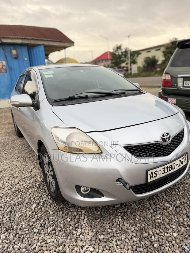 Toyota Belta 2010 Silver