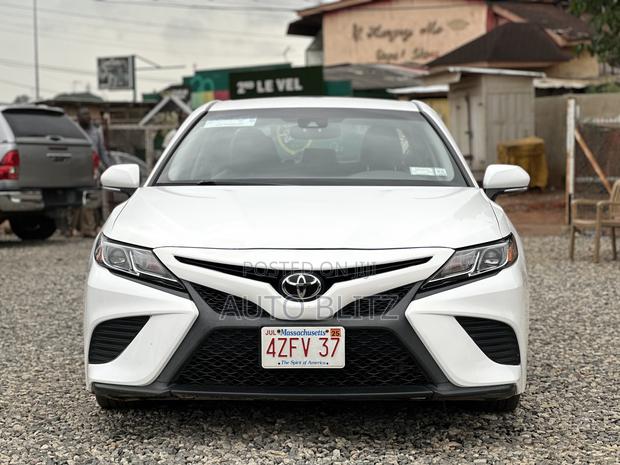 Toyota Camry 2018 White