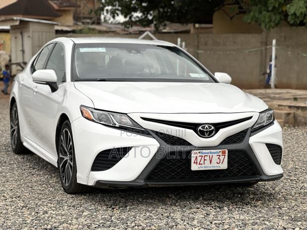 Toyota Camry 2018 White