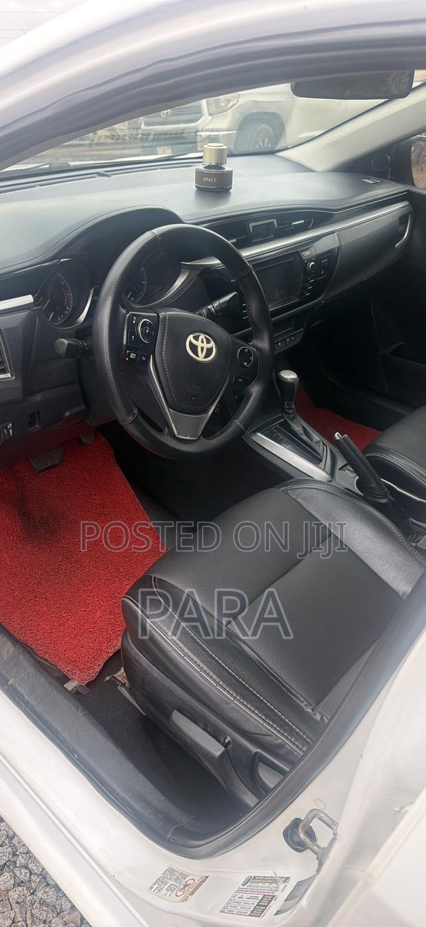 Toyota Corolla LE Eco 4dr Sedan (1.8L 4cyl CVT) 2016 White