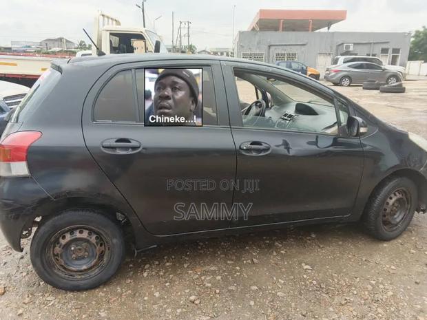 Toyota Vitz 2010 Black
