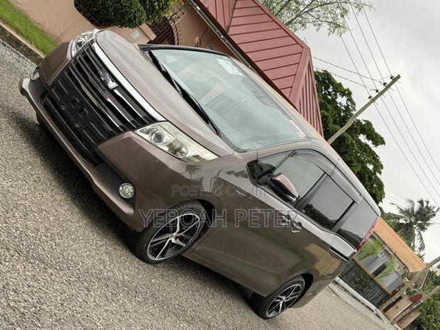 Toyota Voxy 2014 Gray