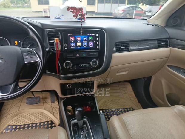 Mitsubishi Outlander SEL FWD 2017 White