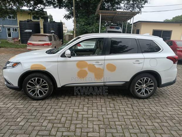 Mitsubishi Outlander SEL FWD 2017 White