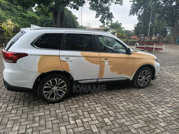 Mitsubishi Outlander SEL FWD 2017 White