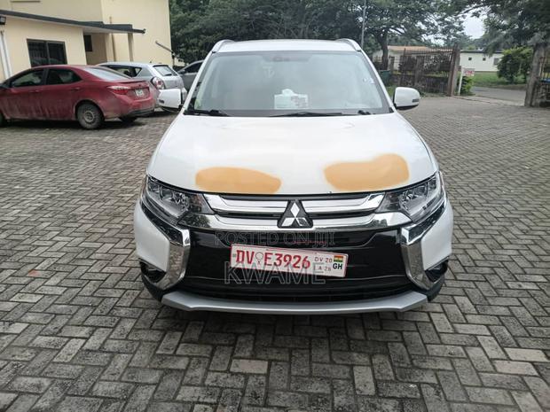 Mitsubishi Outlander SEL FWD 2017 White