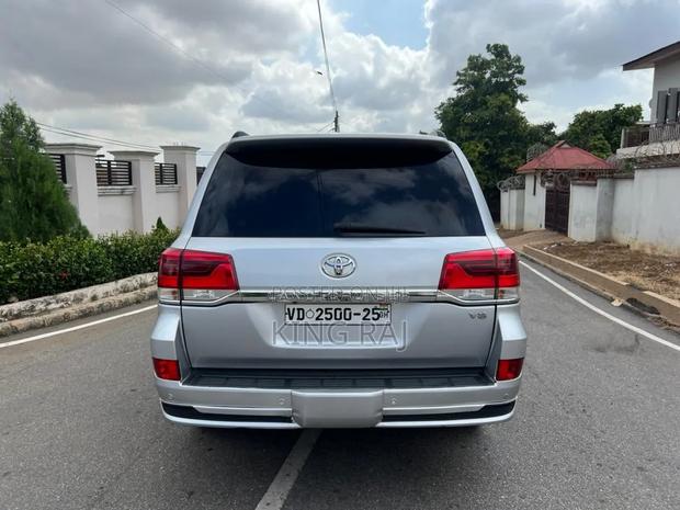 Toyota Land Cruiser 2017 Silver
