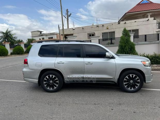 Toyota Land Cruiser 2017 Silver