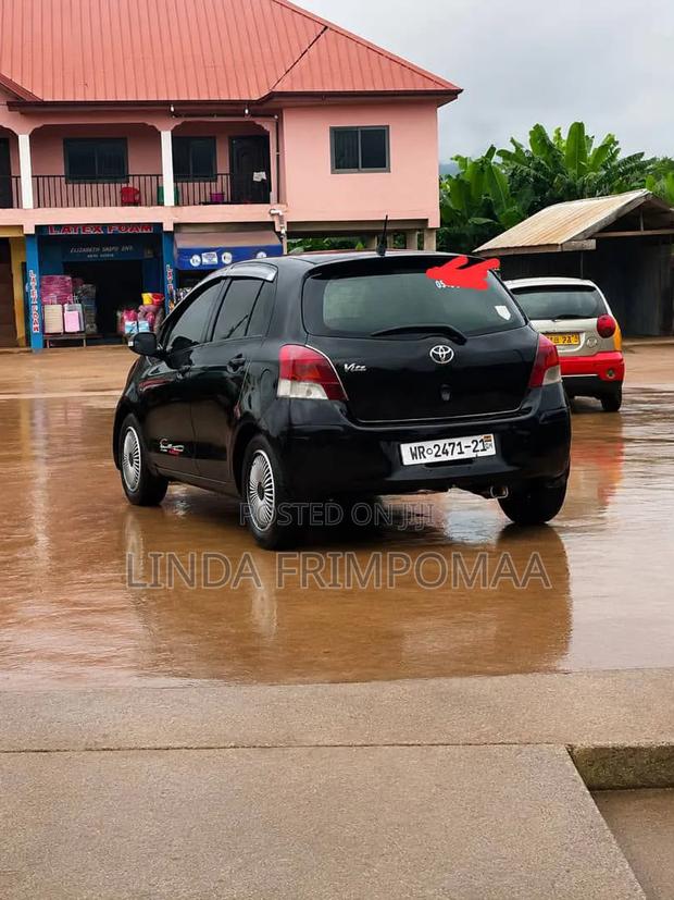 Toyota Vitz 1.3 AWD 5dr 2012 Black