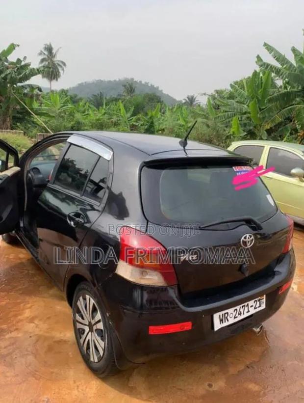 Toyota Vitz 1.3 AWD 5dr 2012 Black