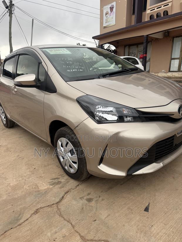 Toyota Vitz 1.3 FWD 5dr 2015 Beige