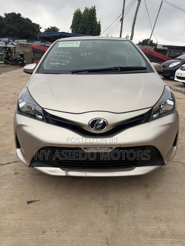 Toyota Vitz 1.3 FWD 5dr 2015 Beige