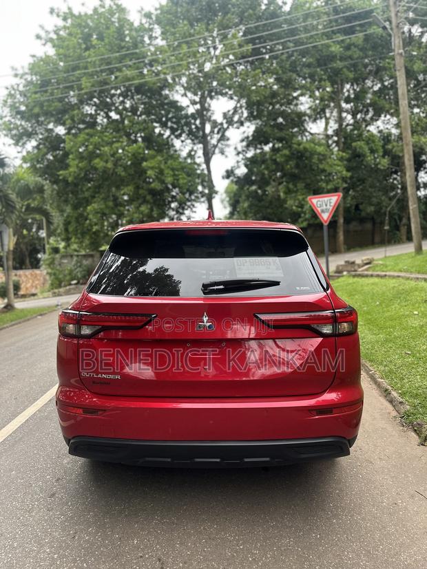 Mitsubishi Outlander SE 2024 Red