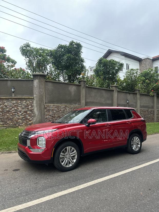 Mitsubishi Outlander SE 2024 Red