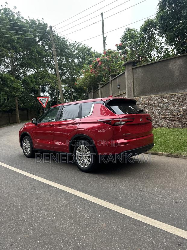 Mitsubishi Outlander SE 2024 Red
