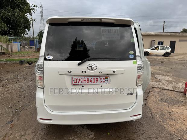 Toyota Voxy 2012 White