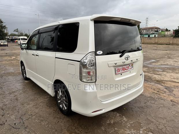Toyota Voxy 2012 White