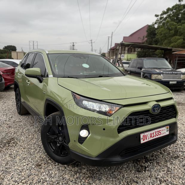 Toyota RAV4 XLE Premium AWD 2020 Green