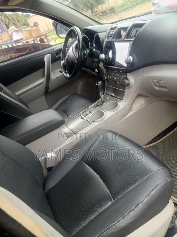 Toyota Highlander 2010 Brown