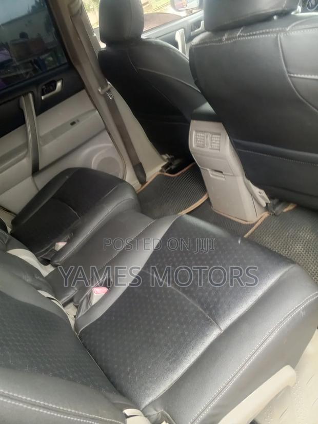 Toyota Highlander 2010 Brown