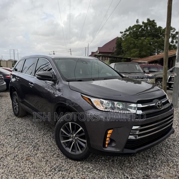 Toyota Highlander XLE 2019 Brown