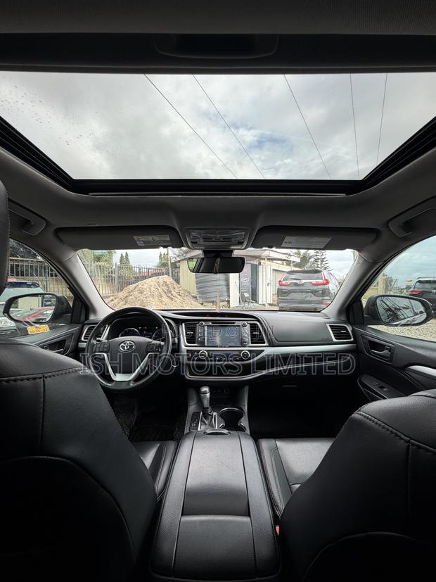 Toyota Highlander XLE 2019 Brown