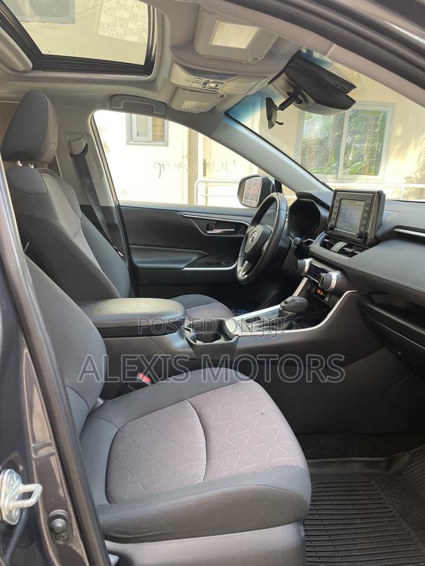 Toyota RAV4 XLE AWD 2019 Gray