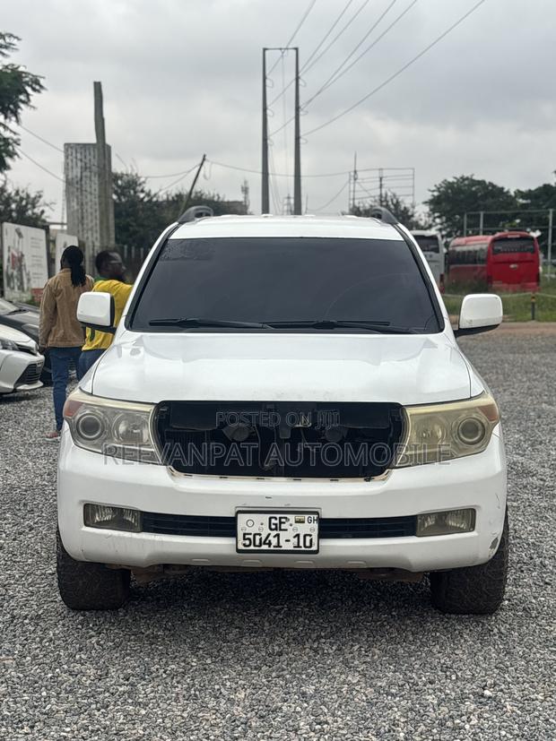 Toyota Land Cruiser 2009 White