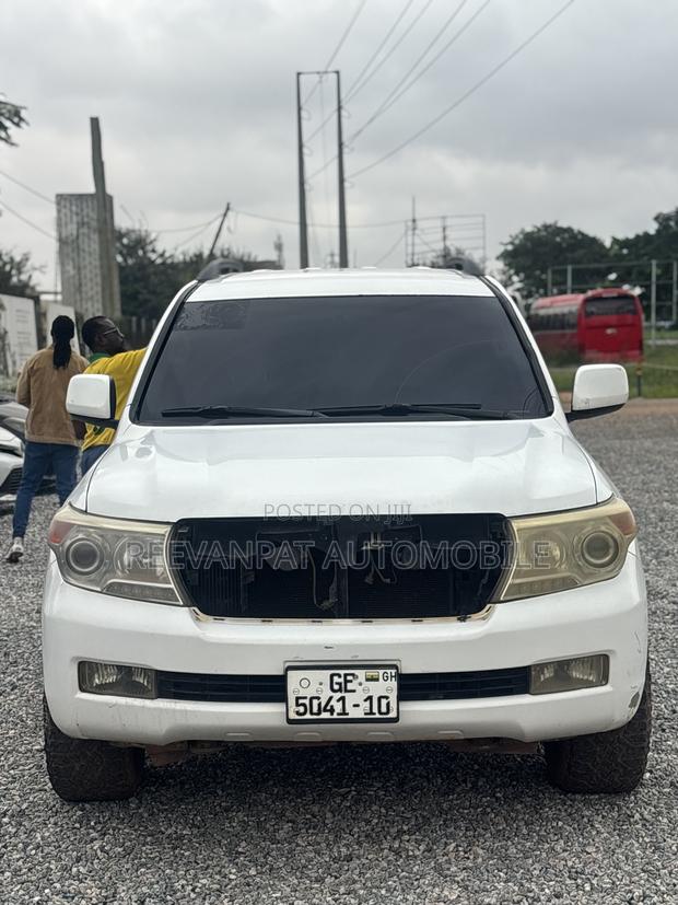Toyota Land Cruiser 2009 White