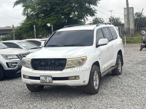 Toyota Land Cruiser 2009 White