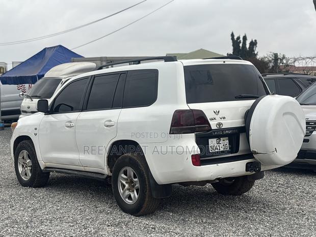 Toyota Land Cruiser 2009 White
