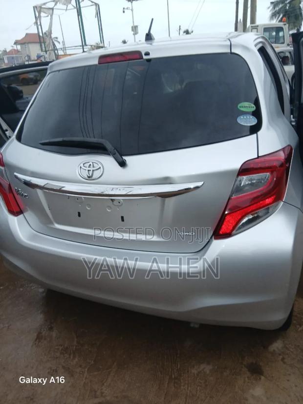 Toyota Vitz 1.0 FWD 5dr 2015 Silver