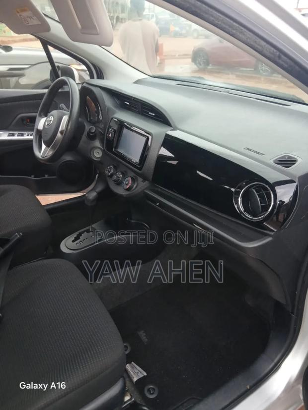 Toyota Vitz 1.0 FWD 5dr 2015 Silver