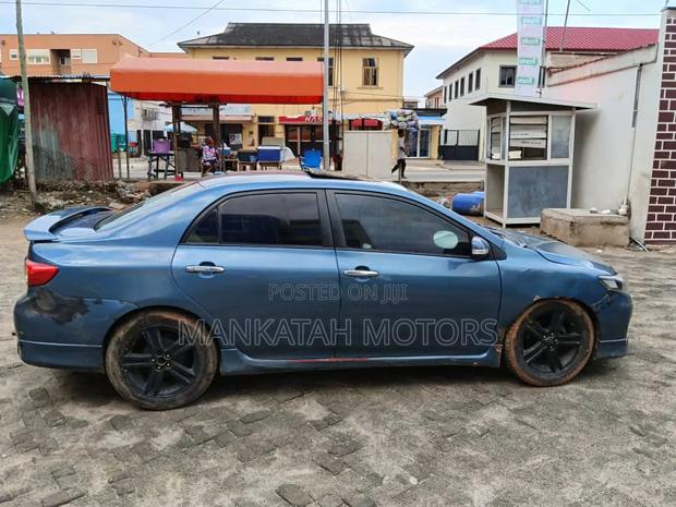 Toyota Corolla 2013 Blue