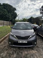 Toyota Sienna 2017 Silver for sale