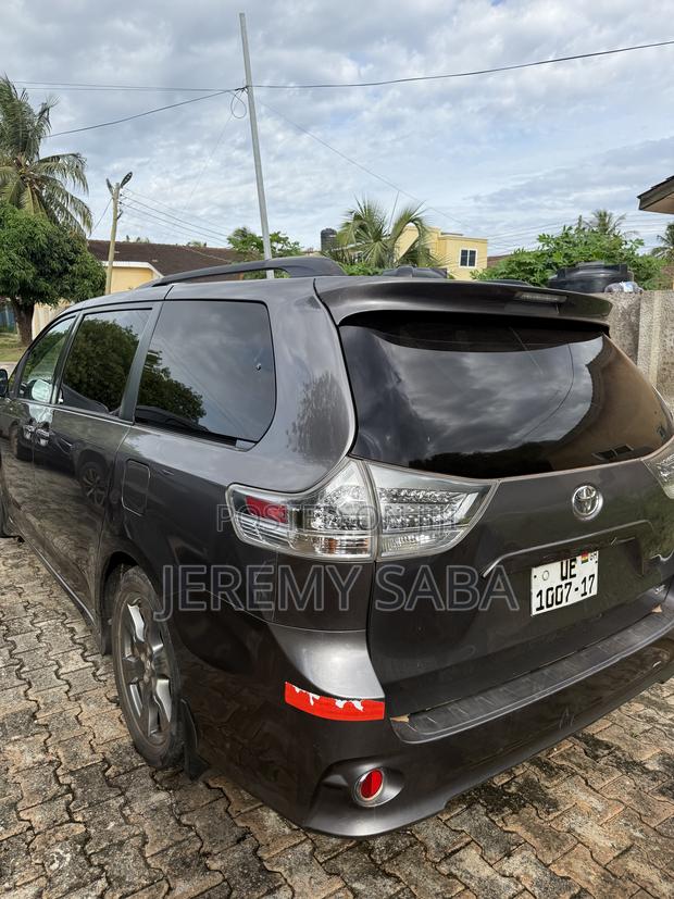 Toyota Sienna 2017 Silver